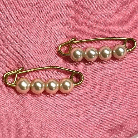 Two Vintage Safety Pin and Faux Pearl pins - Picture 3 of 5
